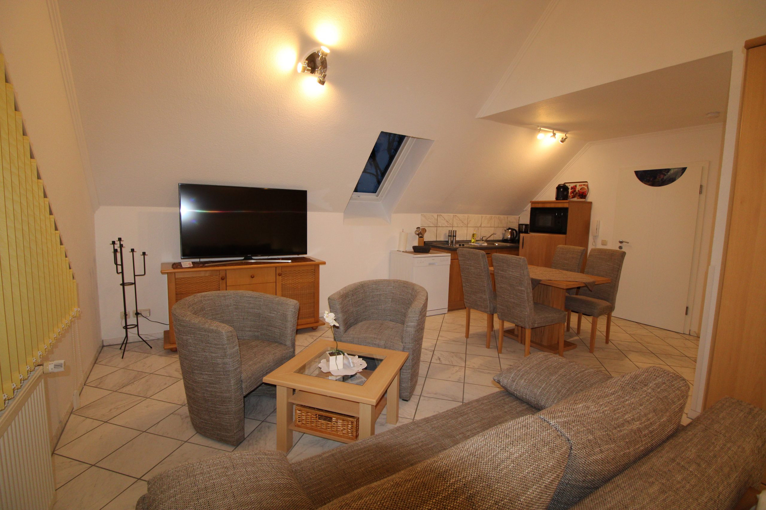 Wohnzimmer mit Küche