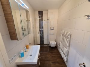 Bad mit ebenerdiger Dusche