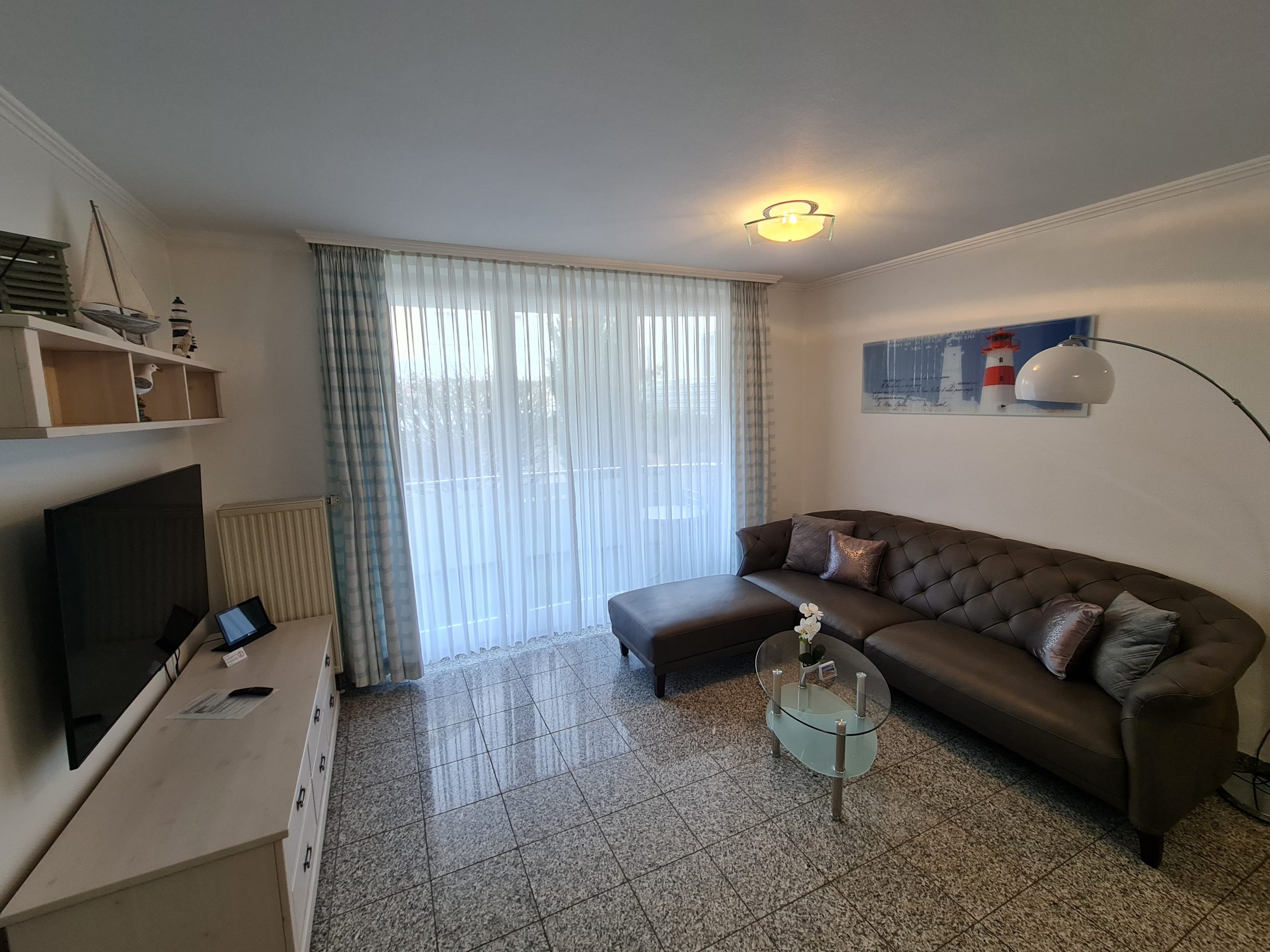 Wohnzimmer mit Balkon