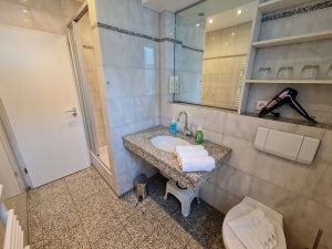Bad mit Dusche