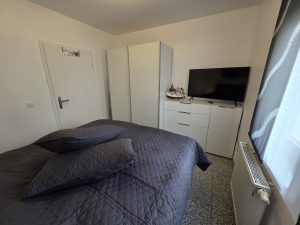 Schlafzimmer mit TV