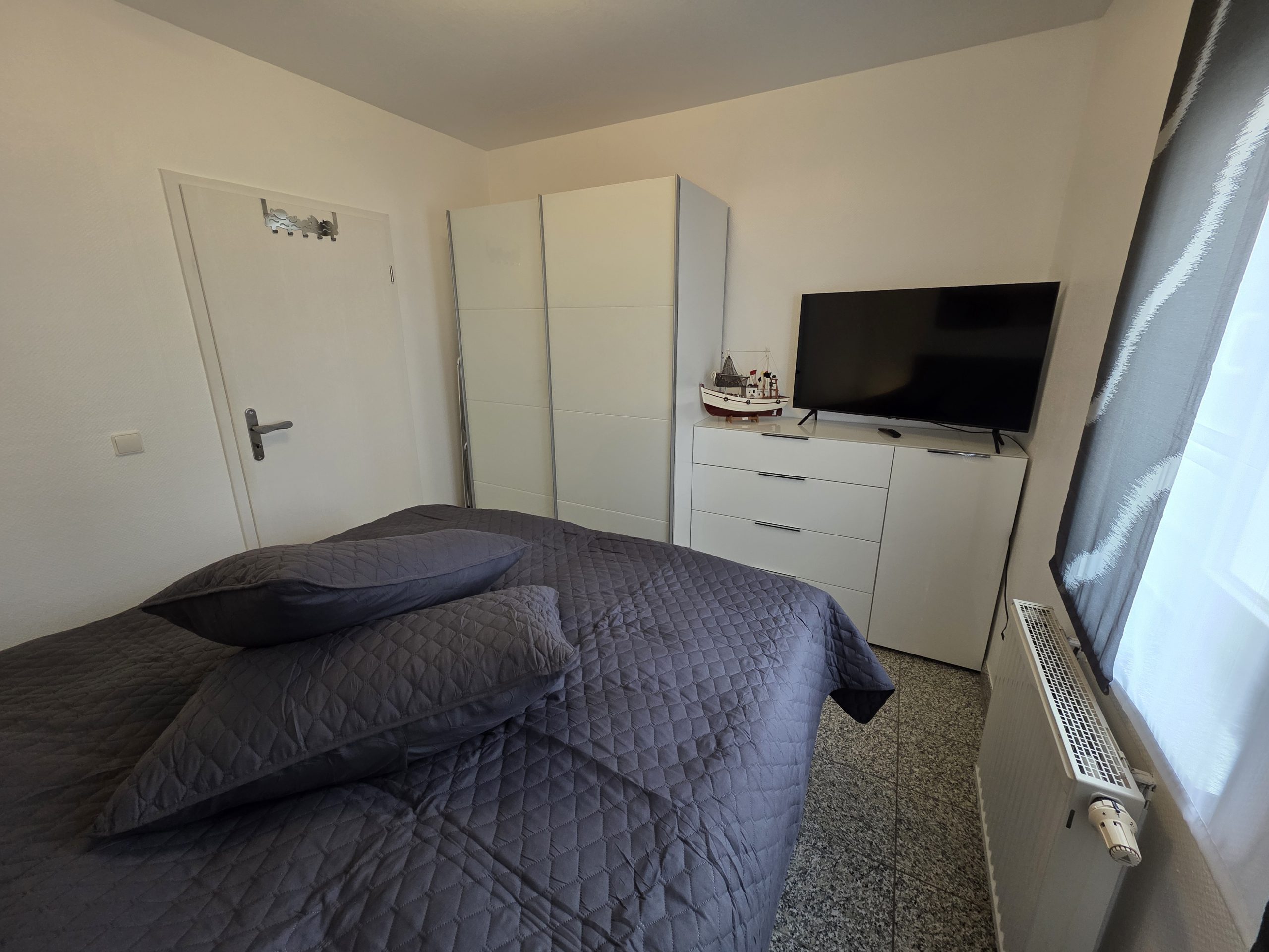 Schlafzimmer mit TV